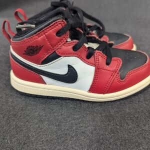 Jordan 1 mid Chicago toe toddler